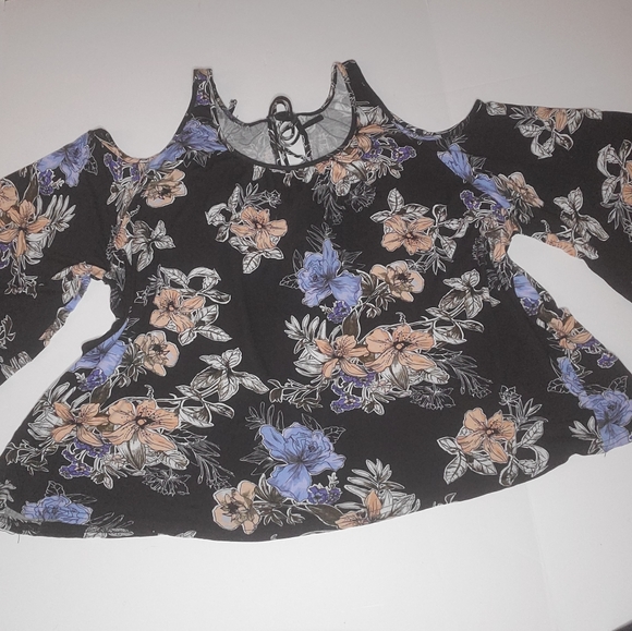 🔥FREE🔥Floral off shoulder blouse LG - Picture 5 of 8